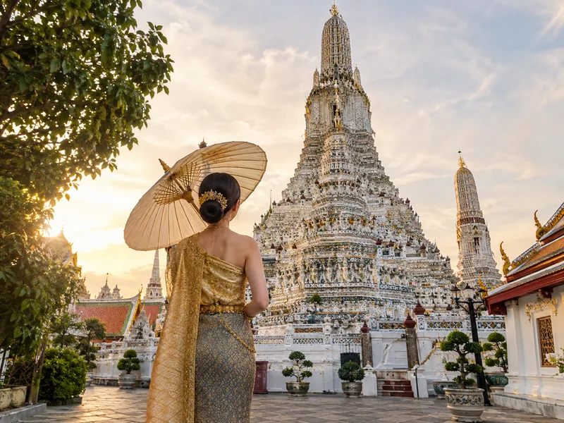 ถ่ายภาพชุดไทยที่วัดอรุณ